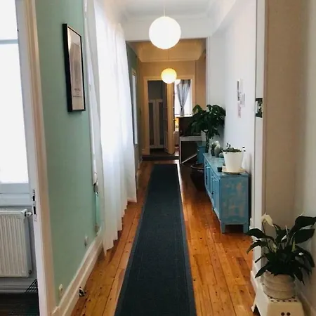 Kasa Usandizaga Проживання в сім'ї